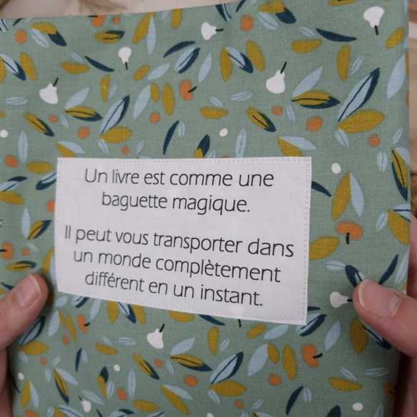 Pochette nomade citation "Un livre..."