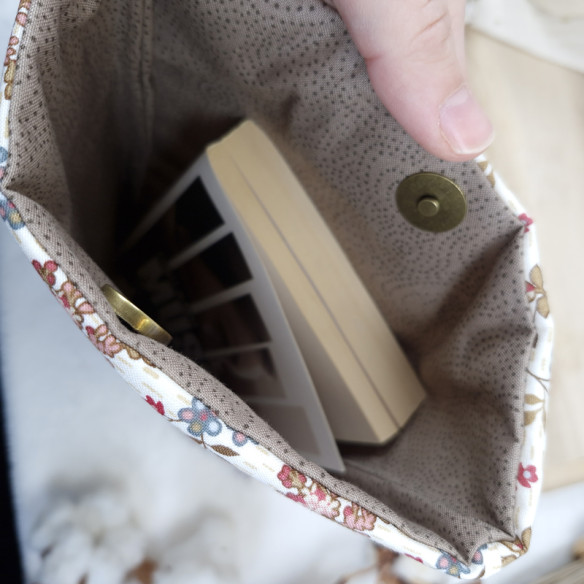Pochette nomade citation "Lire c'est voyager..."