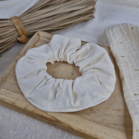 Chouchou, l'accessoire indispensable pour vos cheveux et le poignet. 2
