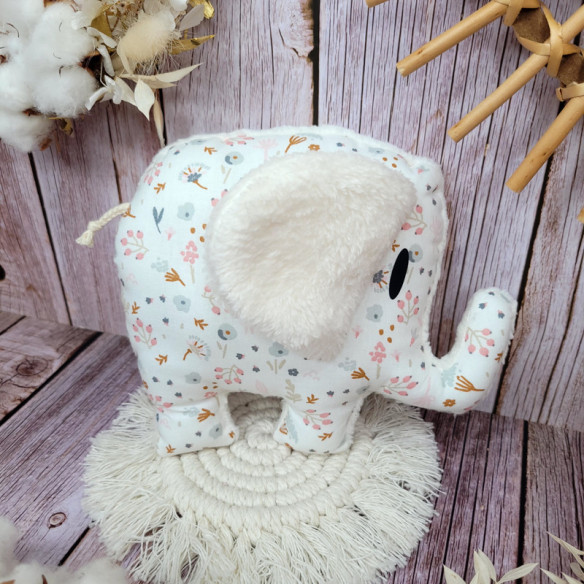 Doudou éléphant "sara"
